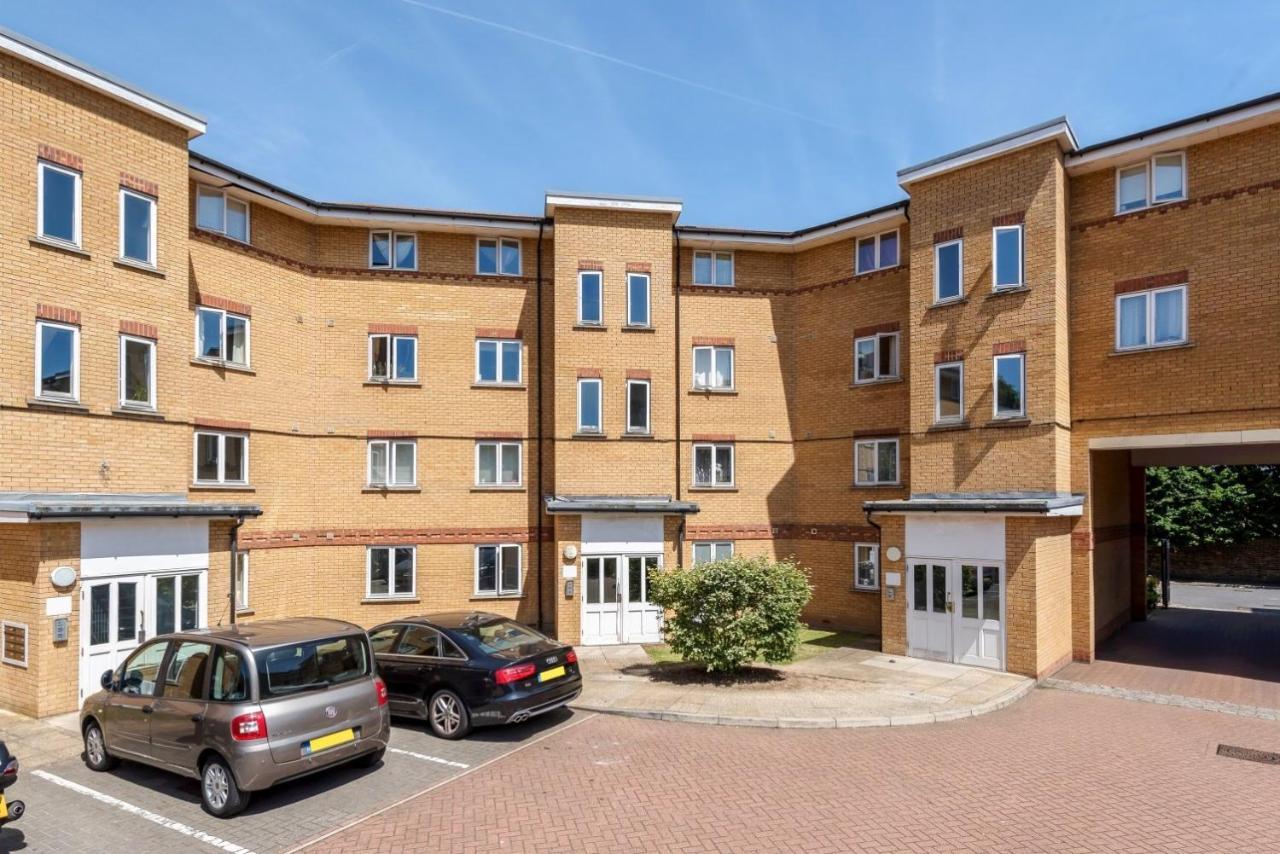 2 Bed Flat, Dedicated Workspace, Parking, 4Ktv London Kültér fotó