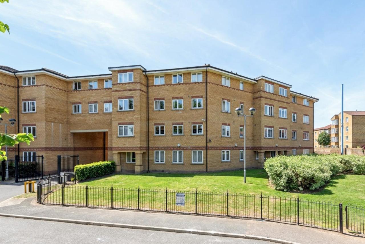 2 Bed Flat, Dedicated Workspace, Parking, 4Ktv London Kültér fotó