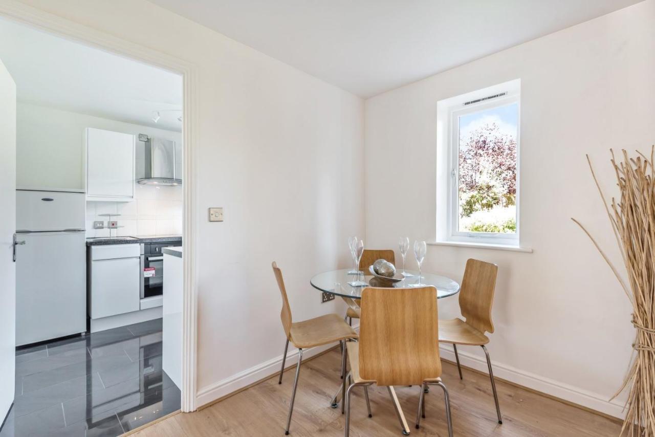 2 Bed Flat, Dedicated Workspace, Parking, 4Ktv London Kültér fotó