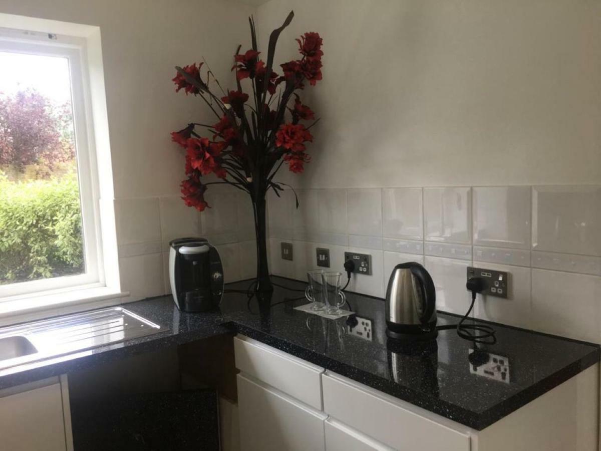 2 Bed Flat, Dedicated Workspace, Parking, 4Ktv London Kültér fotó