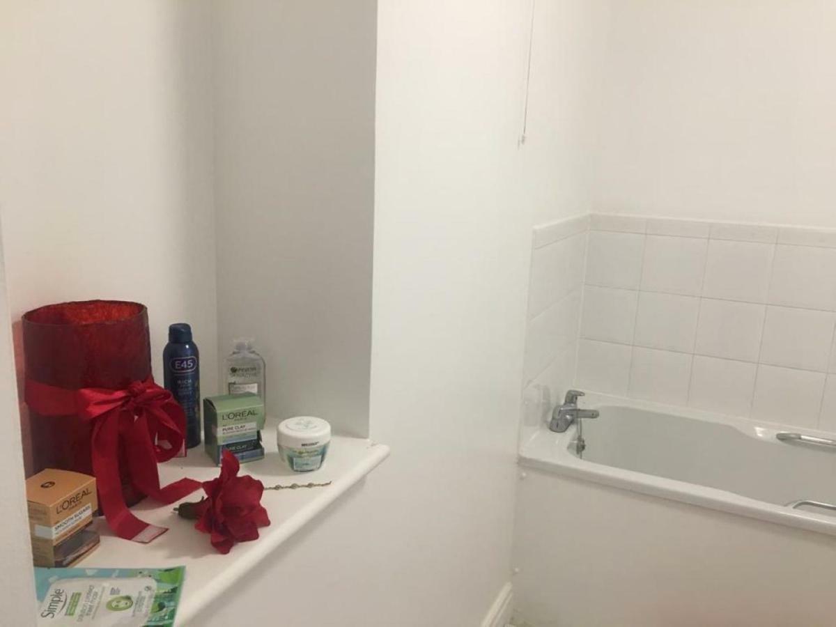 2 Bed Flat, Dedicated Workspace, Parking, 4Ktv London Kültér fotó